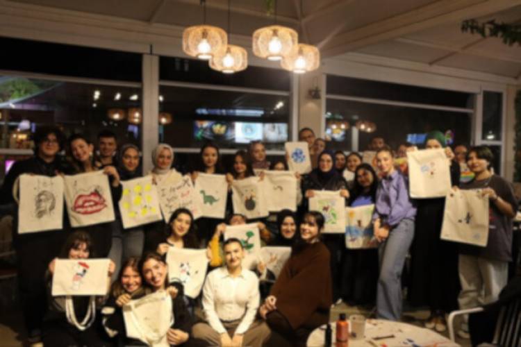 Resim Topluluğundan Sıfır Atık Temalı Çanta Boyama Etkinliği